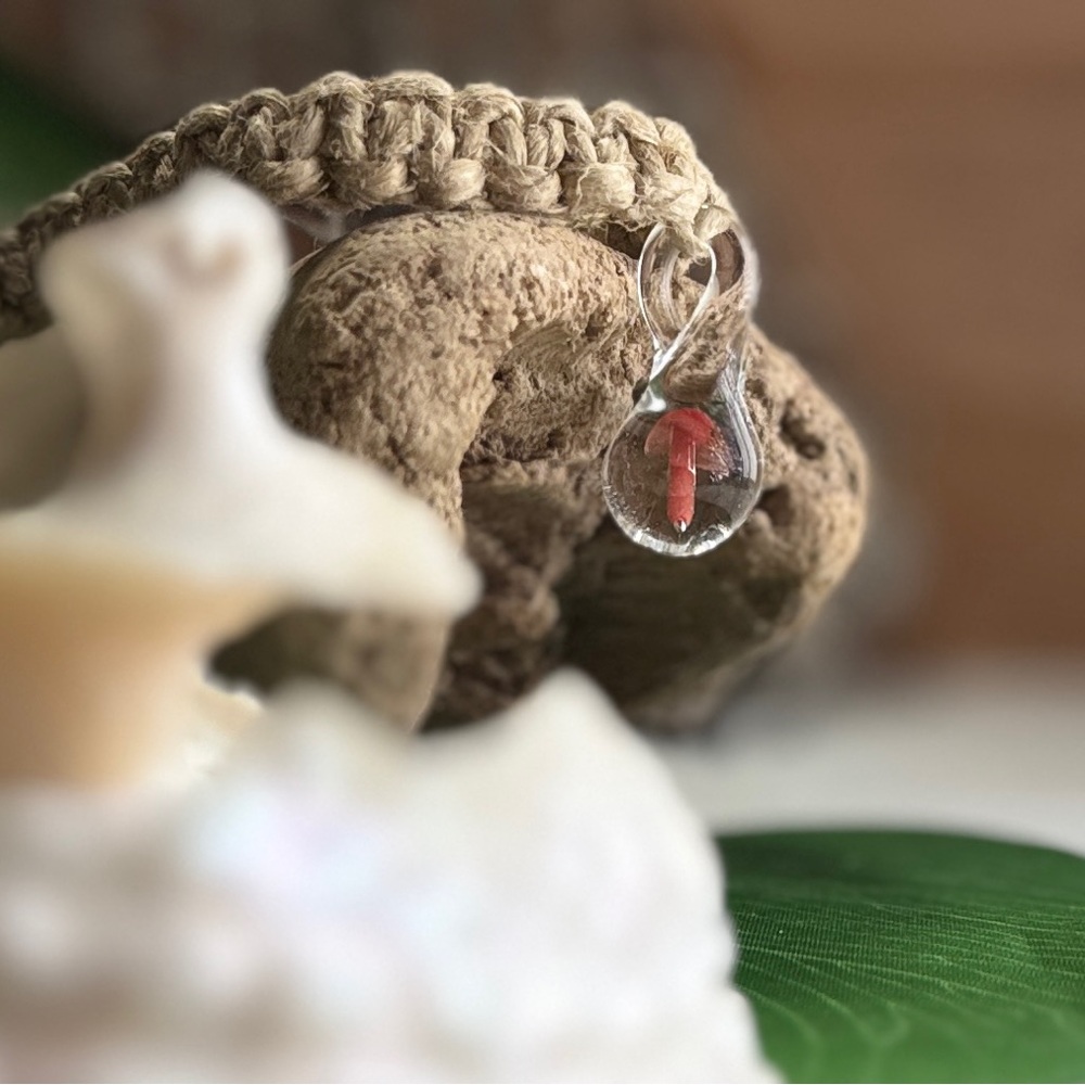 VTG Y2K HANDBLOWN GLASS MUSHROOM PENDANT HEMP NECKLACE UNISEX ADJUSTABLE UNISEX